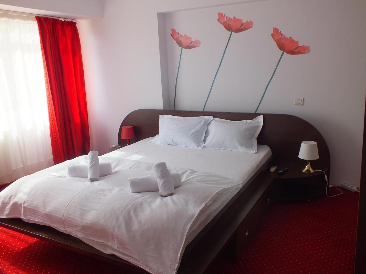 Alba Iulia Square - Apartments And Studios Букурещ Екстериор снимка